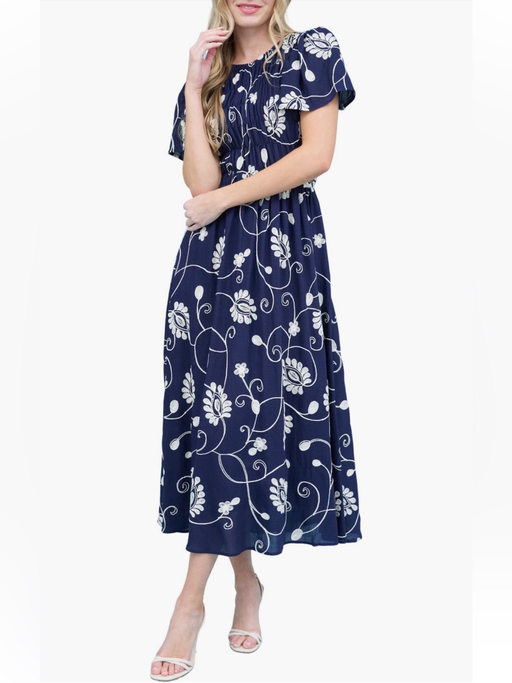 AUGUST SKY Embroidered Smocked
Short Sleeve Maxi Dress, sz M